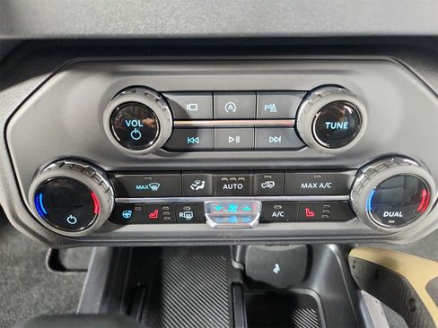 New 2025 Ford Bronco Badlands image 32