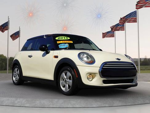 Used 2015 MINI Cooper 2-Door Hardtop image 4