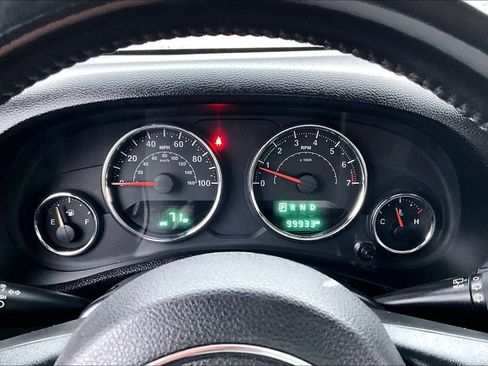 Used 2017 Jeep Wrangler Unlimited Sahara AWD/4WD image 12