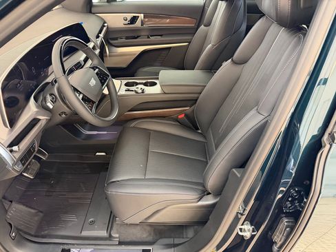 New 2026 Cadillac Vistiq Luxury w/ LPO, Floor Liner Package image 5