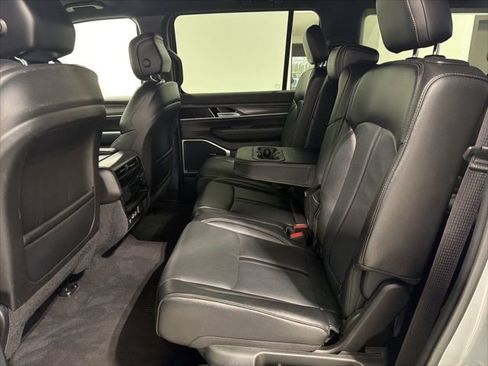 Used 2024 Jeep Wagoneer L Series II w/ Flexible Seating Group AWD/4WD image 29