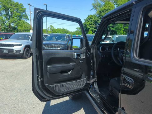 Used 2023 Jeep Wrangler Unlimited w/ Cold Weather Group AWD/4WD image 11