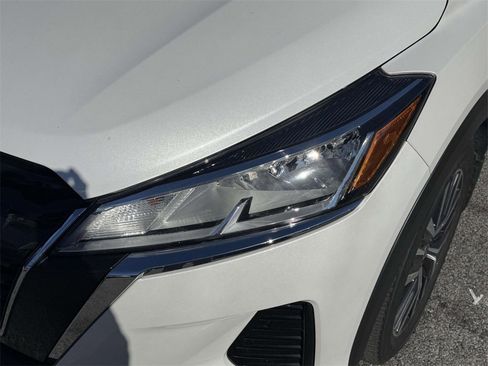 Used 2021 Nissan Kicks SV image 9