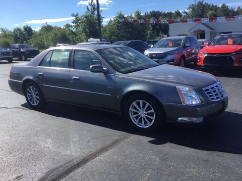 Used 2006 Cadillac DTS w/ Trunk Convenience Package FWD image 7