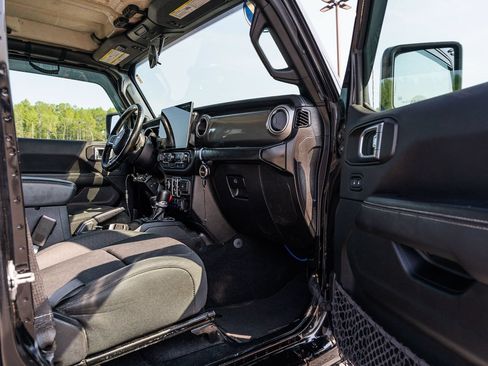 Used 2021 Jeep Wrangler Unlimited Sahara AWD/4WD image 11