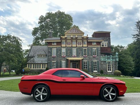 Used 2014 Dodge Challenger R/T w/ Electronics Convenience Group RWD image 12