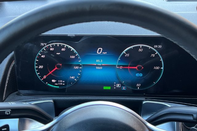 Used 2023 Mercedes-Benz EQB 300 4MATIC image 29