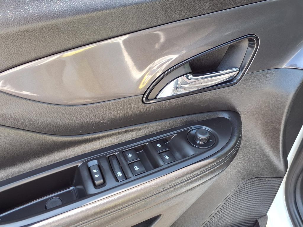 Certified 2021 Buick Encore Preferred FWD image 17