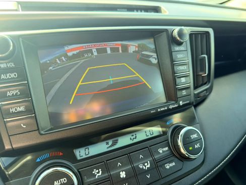 Used 2018 Toyota RAV4 Limited AWD/4WD image 34