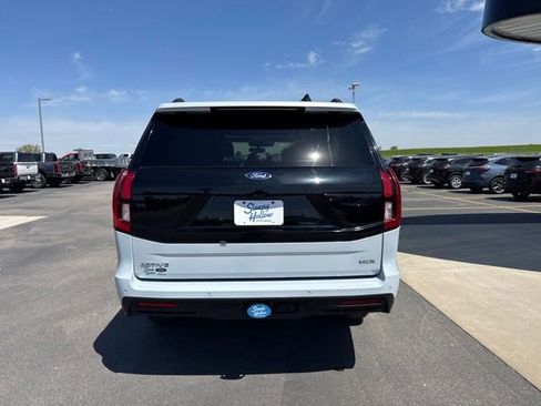 Used 2025 Ford Expedition Max Active AWD/4WD image 4
