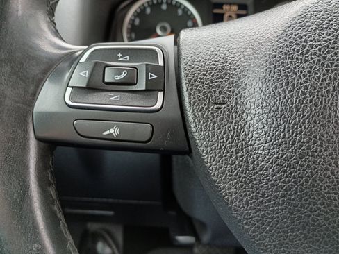 Used 2017 Volkswagen Tiguan S image 25