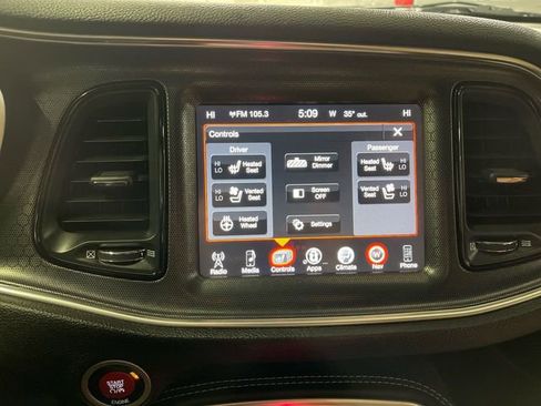 Used 2015 Dodge Challenger SRT image 19