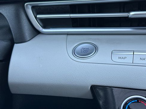 Used 2023 Hyundai Elantra Limited image 21