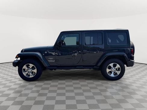 Used 2017 Jeep Wrangler Unlimited Sahara AWD/4WD image 4