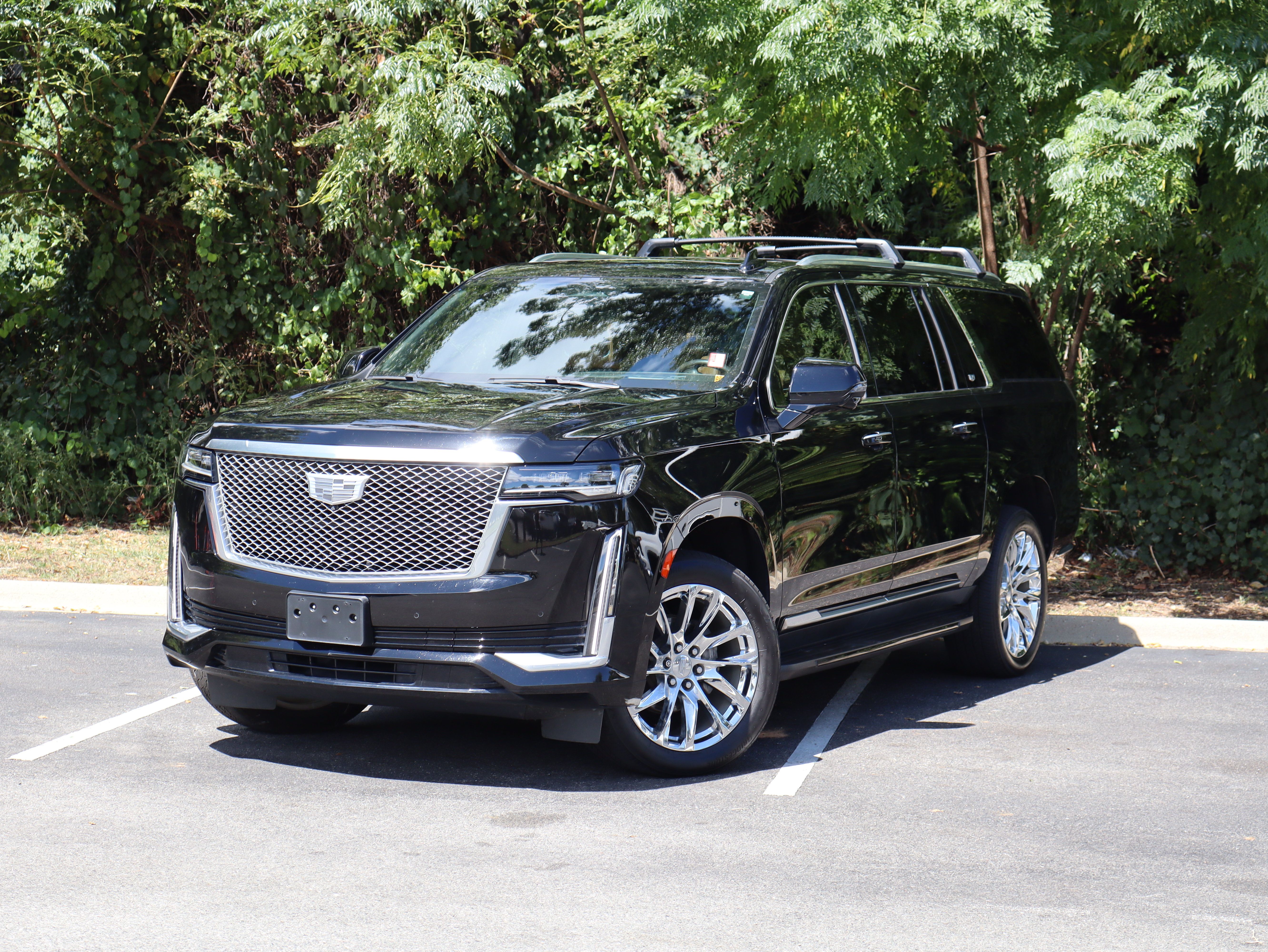 Used 2023 Cadillac Escalade ESV Premium Luxury w/ LPO, Radiant Package AWD/4WD image 2