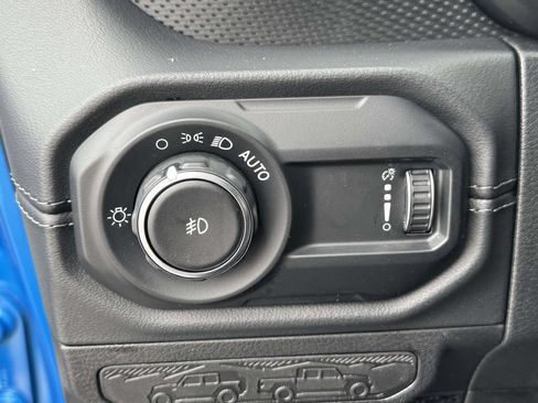 Used 2024 Jeep Wrangler Unlimited Rubicon AWD/4WD image 30