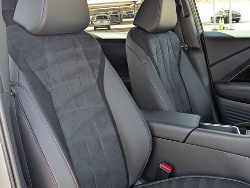 Certified 2025 Acura ADX A-Spec image 30