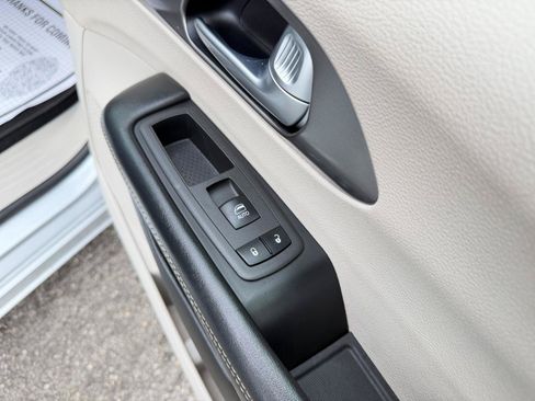 Used 2022 Chrysler Pacifica Touring-L FWD image 53