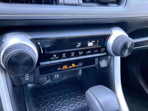 Used 2025 Toyota RAV4 LE AWD/4WD image 26