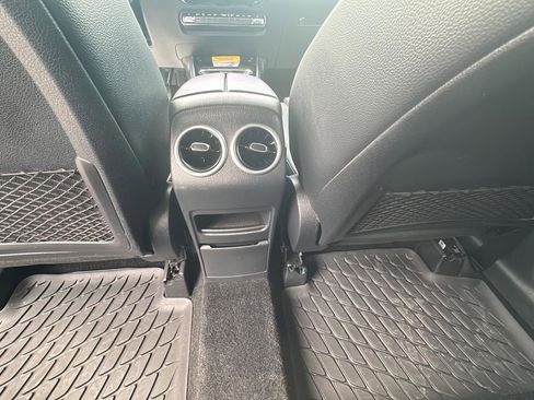 Used 2024 Mercedes-Benz GLB 250 4MATIC image 21