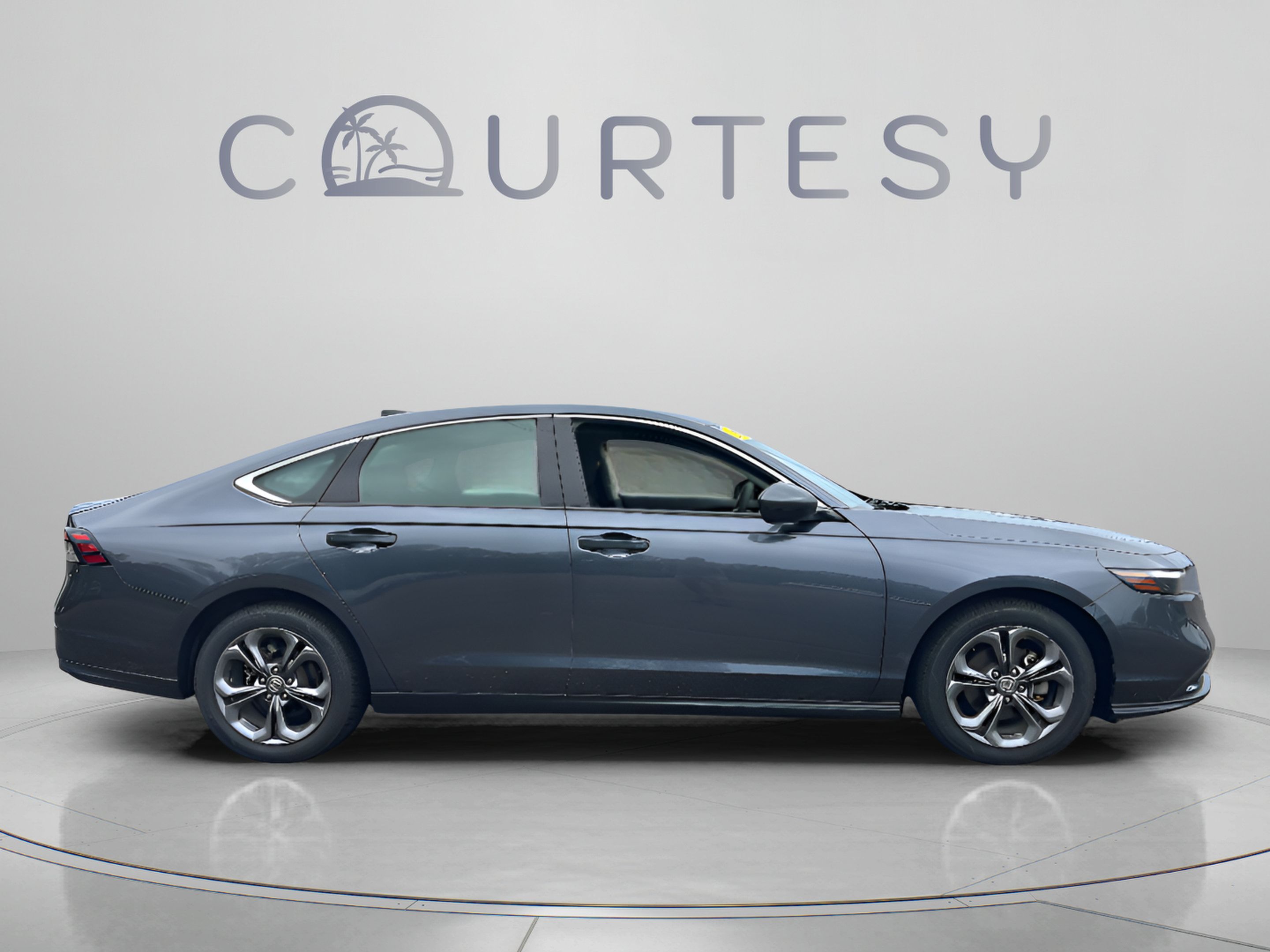 Used 2023 Honda Accord EX image 5