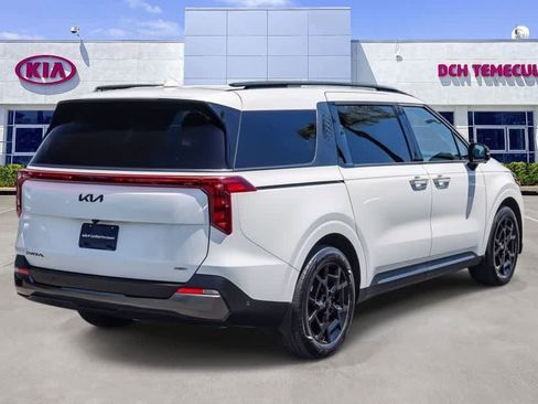 Certified 2025 Kia Carnival SX w/ SX Dark Edition Package FWD image 4