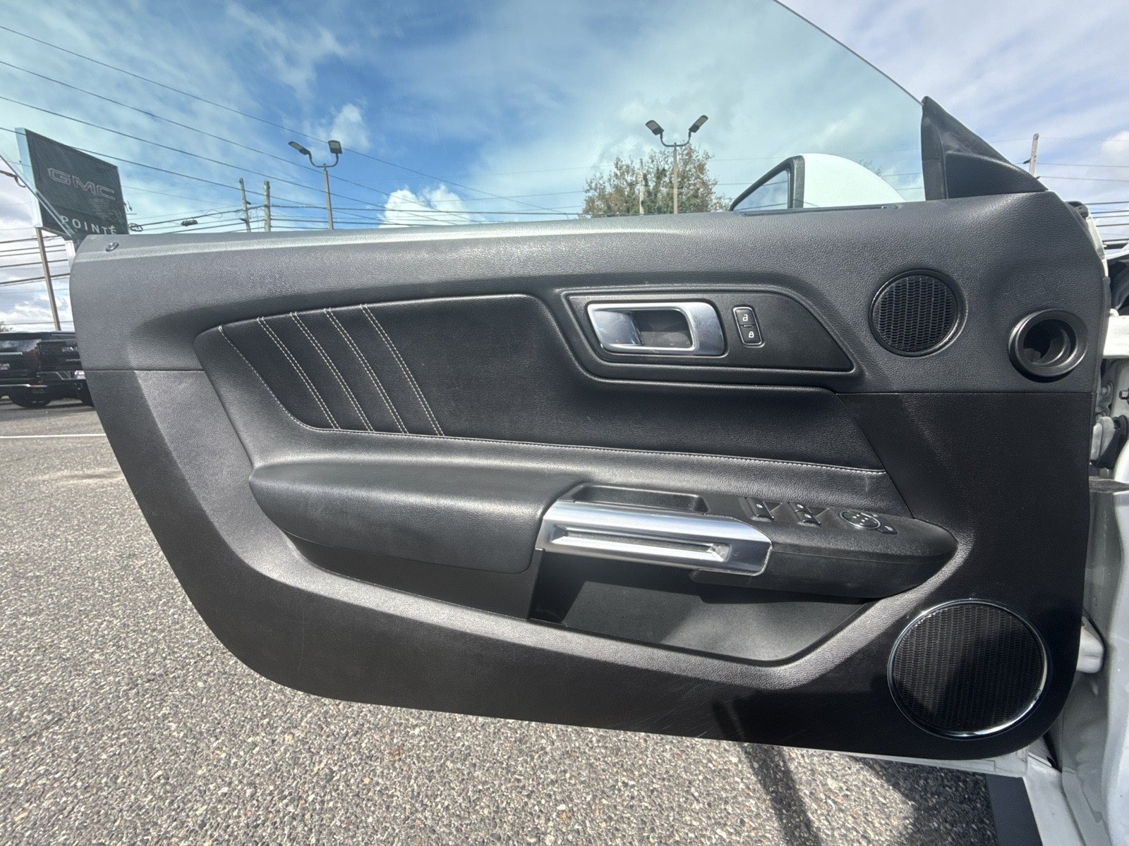 Used 2022 Ford Mustang Premium RWD image 23