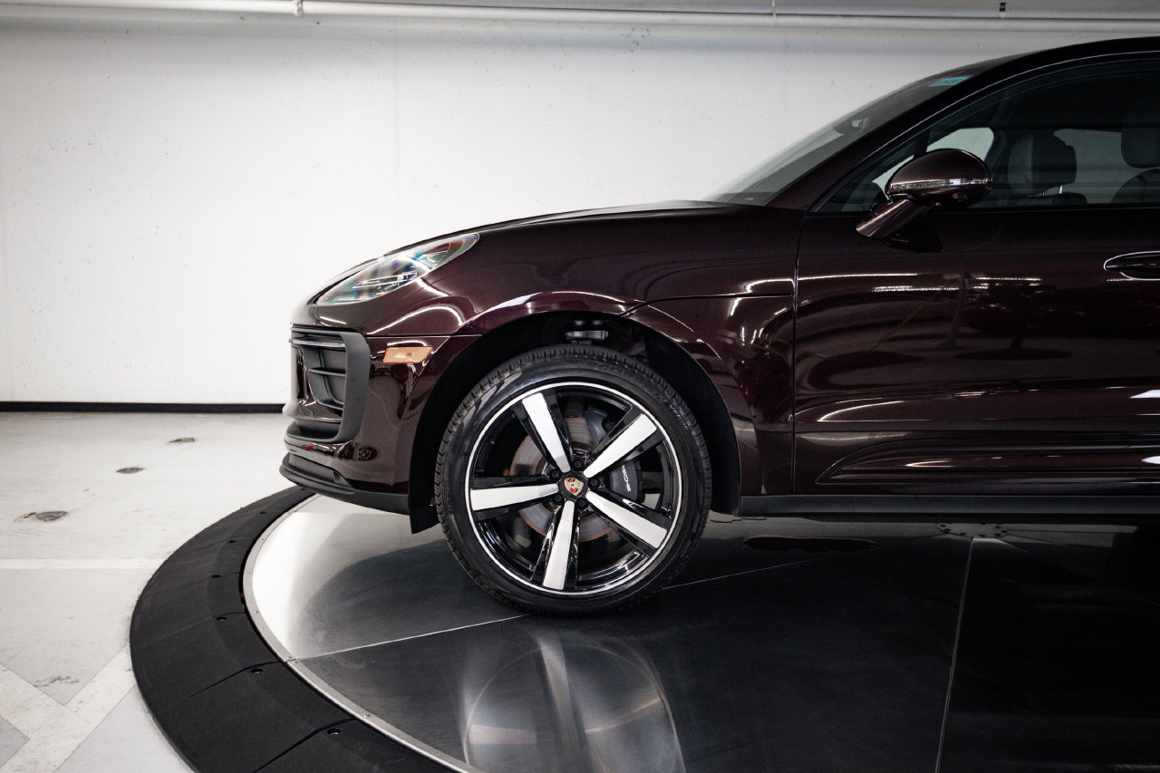 Certified 2026 Porsche Macan AWD/4WD image 11