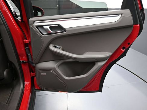 Certified 2022 Porsche Macan S AWD/4WD image 26