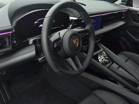 New 2026 Porsche Macan 4 Electric AWD/4WD image 4