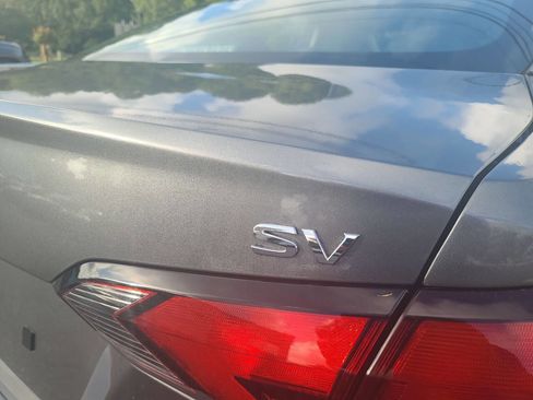 Used 2024 Nissan Versa SV w/ Trunk Package image 9