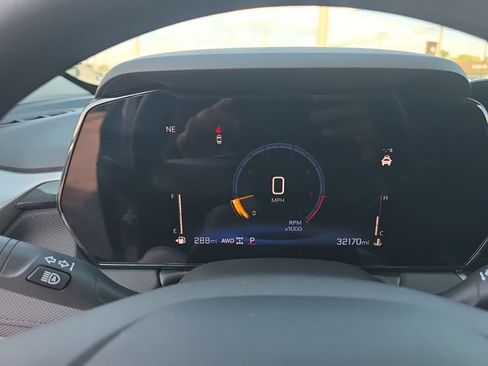 Used 2025 Chevrolet TrailBlazer LT AWD/4WD image 18