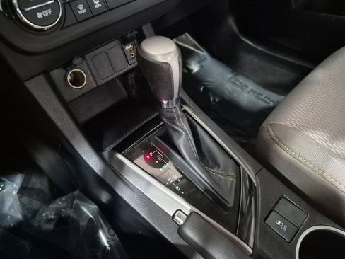 Used 2015 Toyota Corolla LE FWD image 12