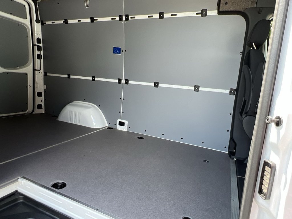 Used 2025 Mercedes-Benz Sprinter 2500 image 23