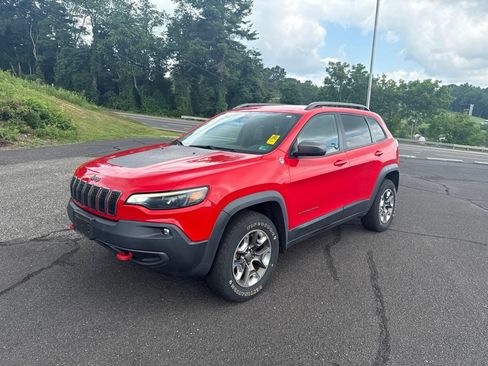 Used 2019 Jeep Cherokee Trailhawk AWD/4WD image 4