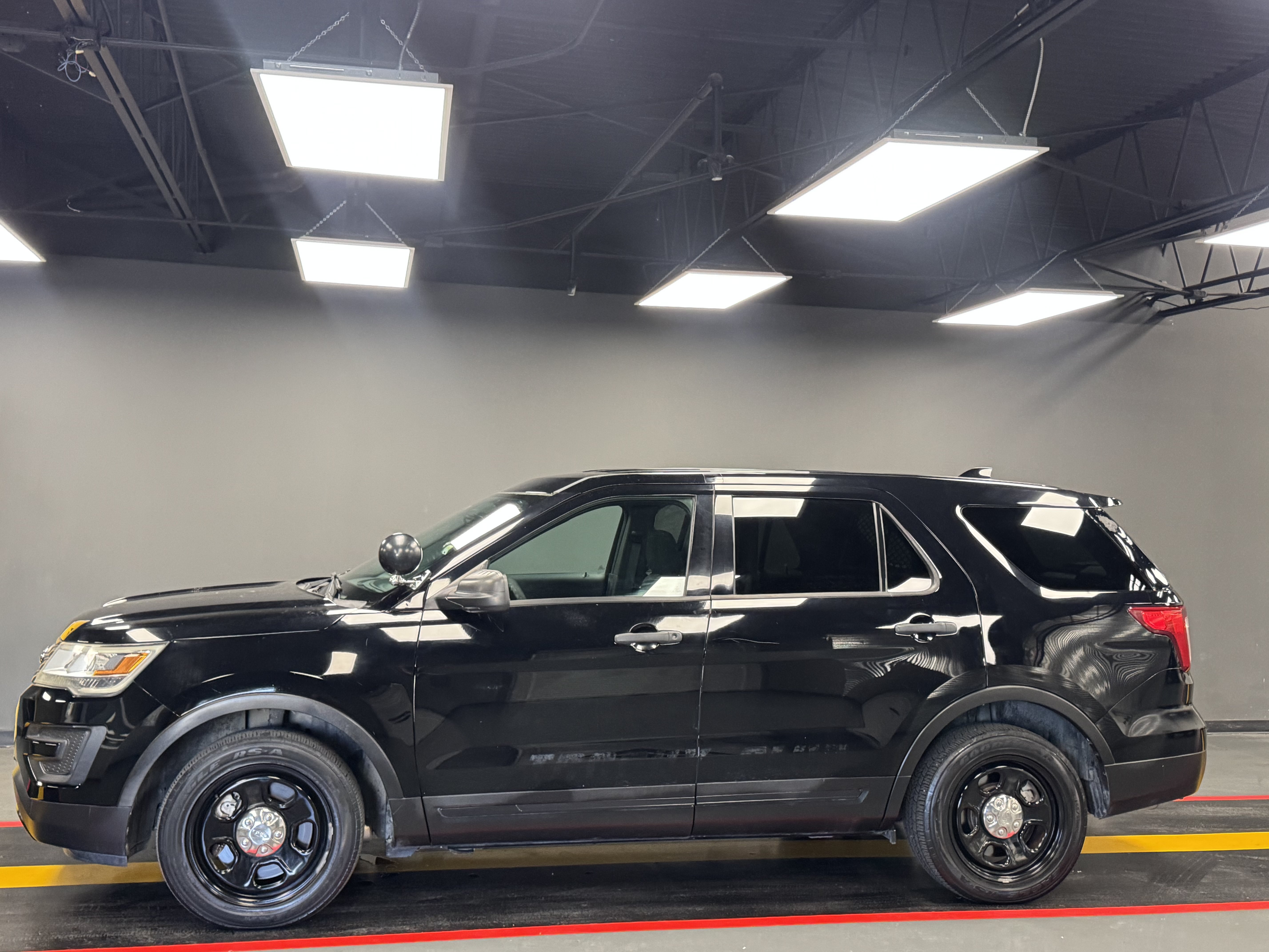 Used 2017 Ford Explorer 4WD Police Interceptor image 3