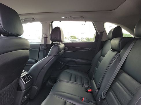 Used 2016 Kia Sorento SX image 11