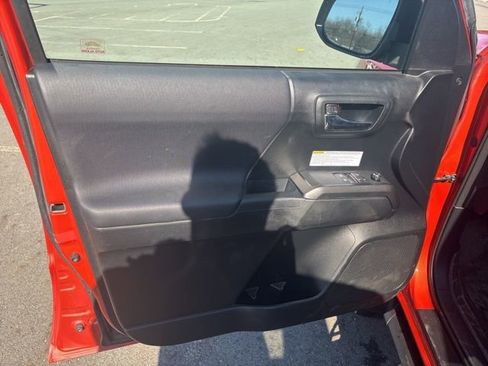 Used 2017 Toyota Tacoma TRD Off-Road w/ Tow Package image 32