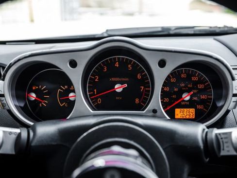 Used 2006 Nissan 350Z Coupe w/ (N93) Cargo Convenience Pkg image 10