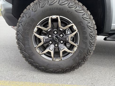 New 2026 Chevrolet Colorado ZR2 w/ Technology Package AWD/4WD image 11