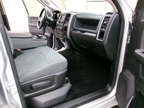 Used 2017 RAM 2500 Tradesman w/ Chrome Appearance Group AWD/4WD image 10