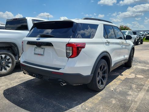 Used 2024 Ford Explorer ST-Line w/ Class IV Trailer Tow Package RWD image 5