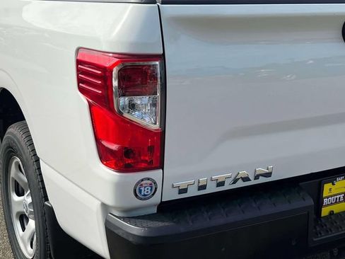 Used 2022 Nissan Titan S AWD/4WD image 10