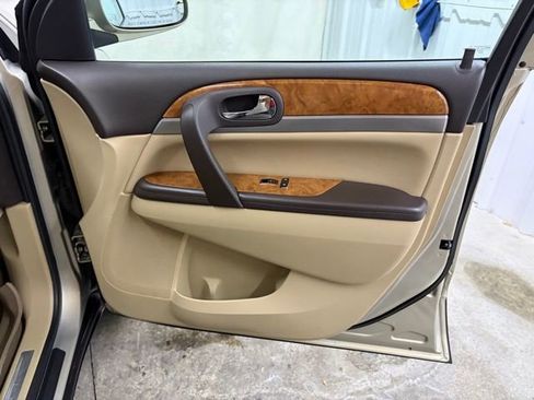 Used 2011 Buick Enclave CXL image 30