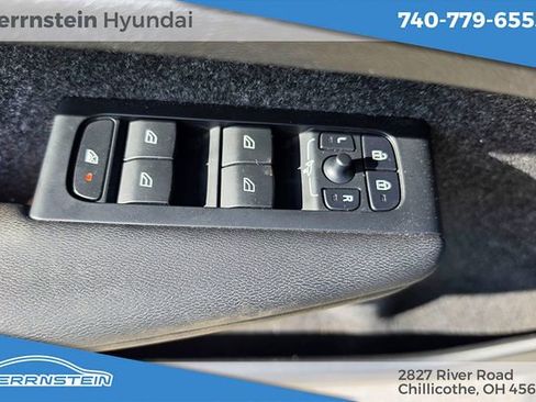 Used 2024 Volvo XC40 B5 Plus w/ Climate Package AWD/4WD image 13