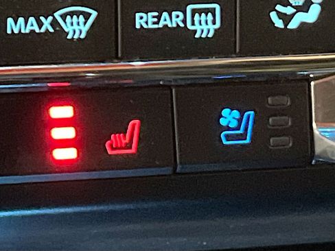 Used 2021 Ford F150 Lariat w/ FX4 Off-Road Package image 21