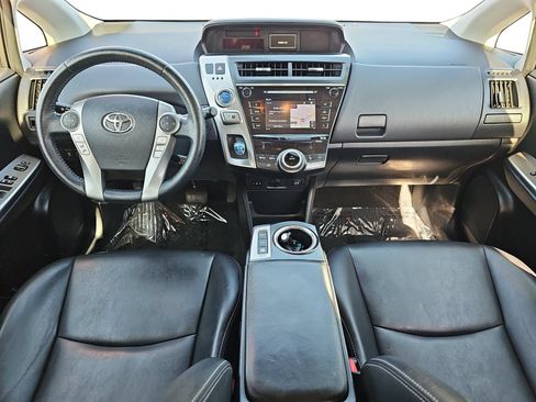 Used 2017 Toyota Prius V Four w/ Carpet Mat Package FWD image 9