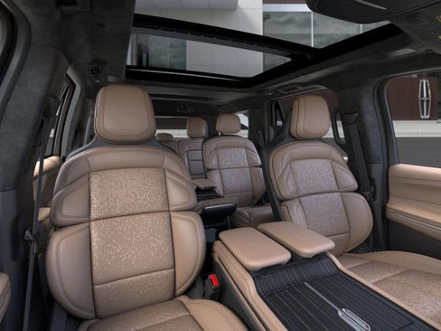 New 2026 Lincoln Navigator Black Label AWD/4WD image 10