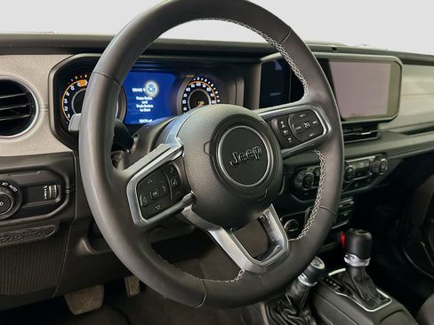 Used 2025 Jeep Wrangler Unlimited Sahara AWD/4WD image 18