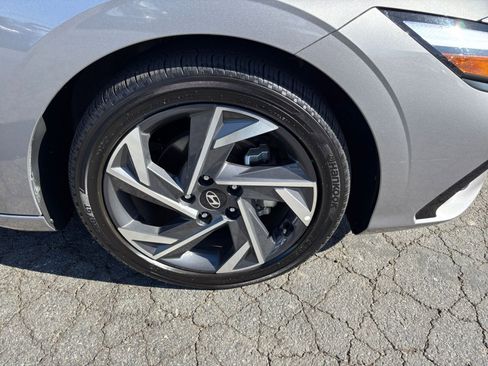Used 2025 Hyundai Elantra SEL FWD image 33